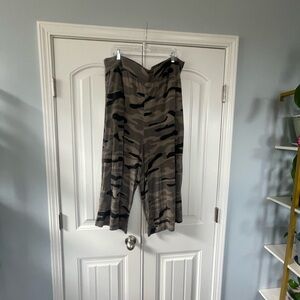 Torrid Camouflage Culottes Pants SZ 24